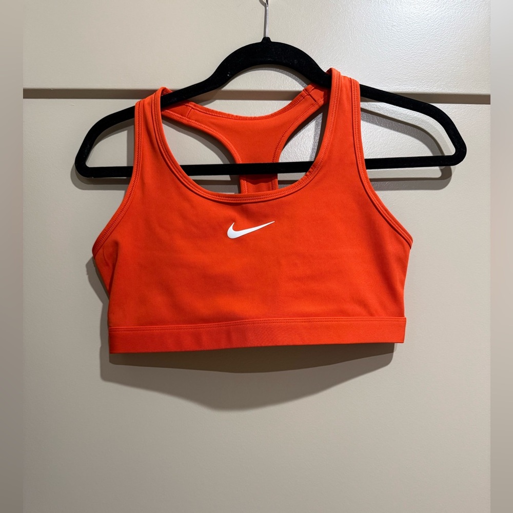Nike Women's Swoosh Light Support Sports Bra